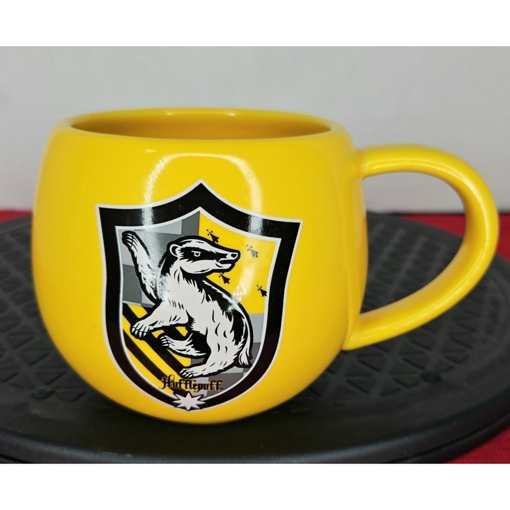 Harry Potter‎ Hufflepuff Crest Badger Yellow Coffee Mug Cup
